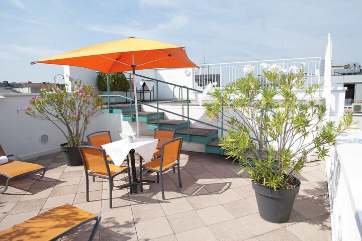 Sundeck 66 of 72