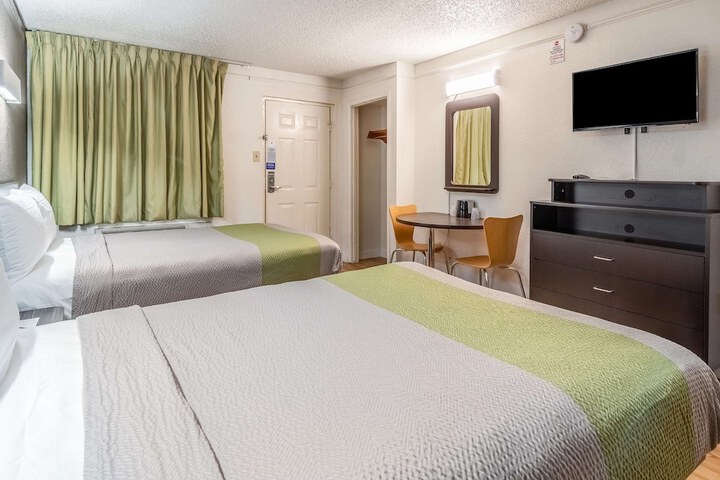 2 Double Beds (1 of 7)