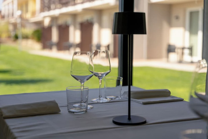 Dining 44 of 49