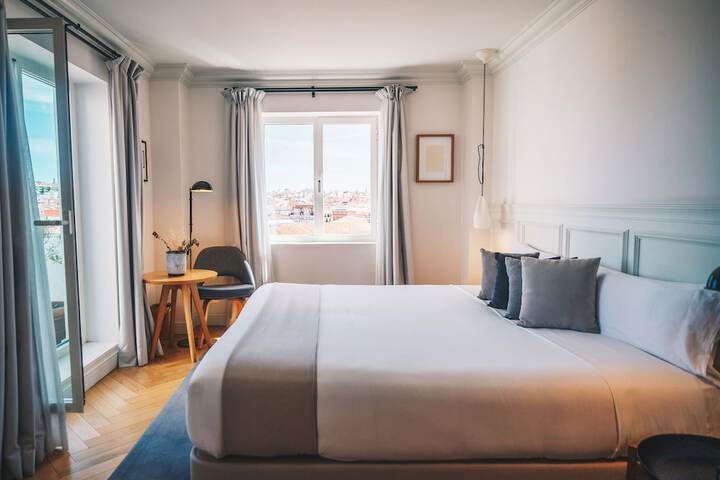 Room 16 of 90