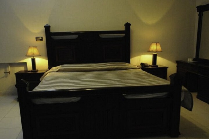 Room 9 of 19