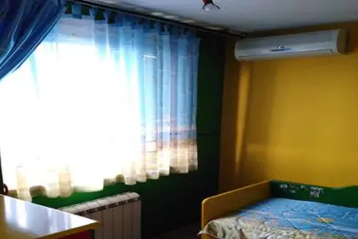 Room 4 of 9
