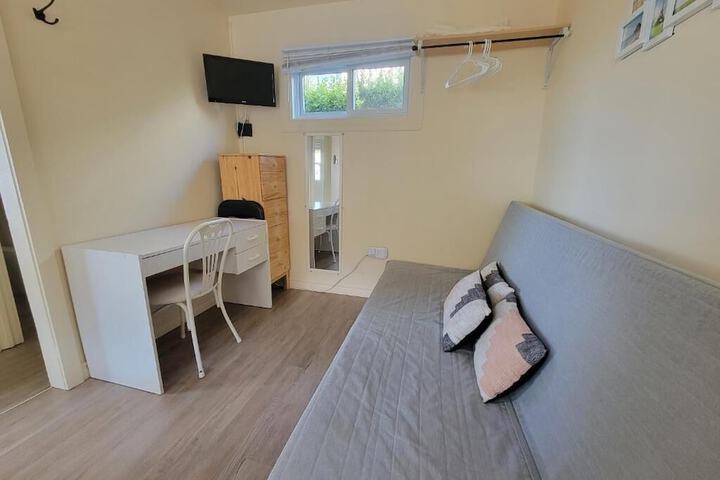 Room 32 of 68