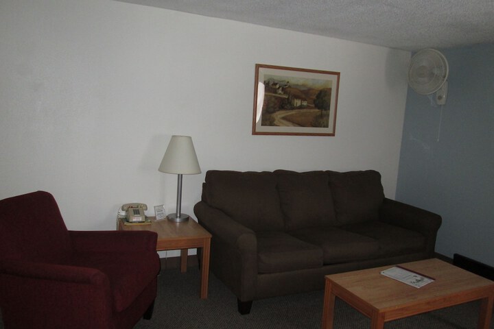 Room 11 of 32