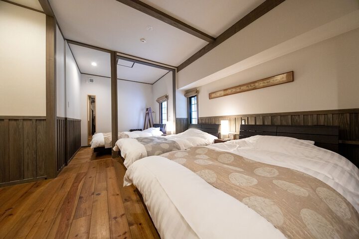 Room 4 of 105
