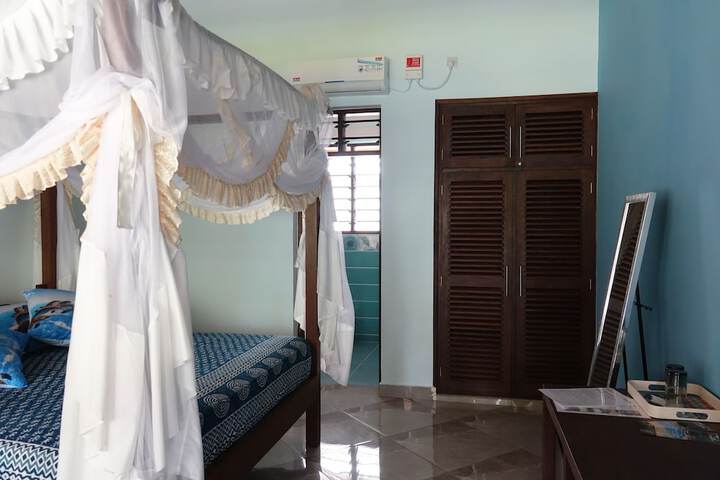 Room 7 of 121