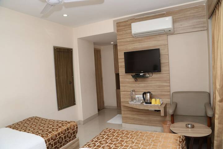 Room 3 of 16