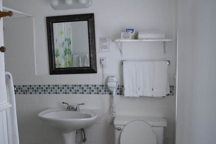 Room 7 of 32