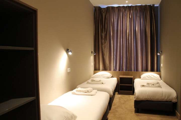 Room 6 of 34