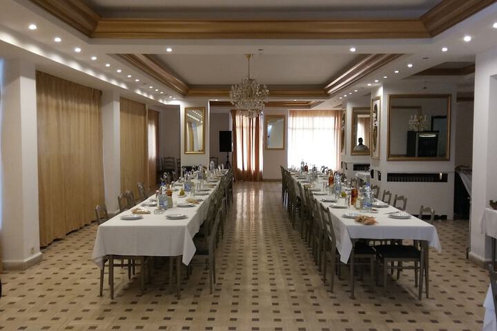 Dining 2 of 6