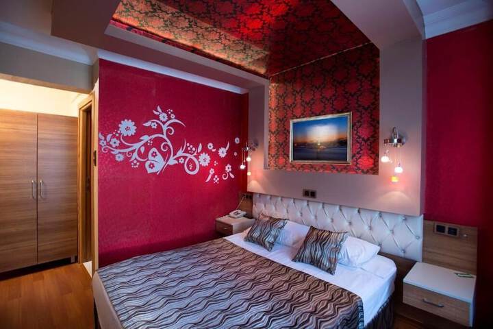Room 12 of 37