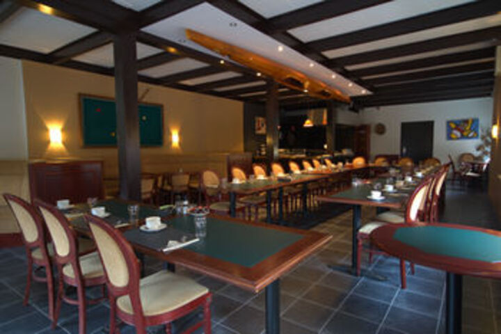Dining 37 of 48