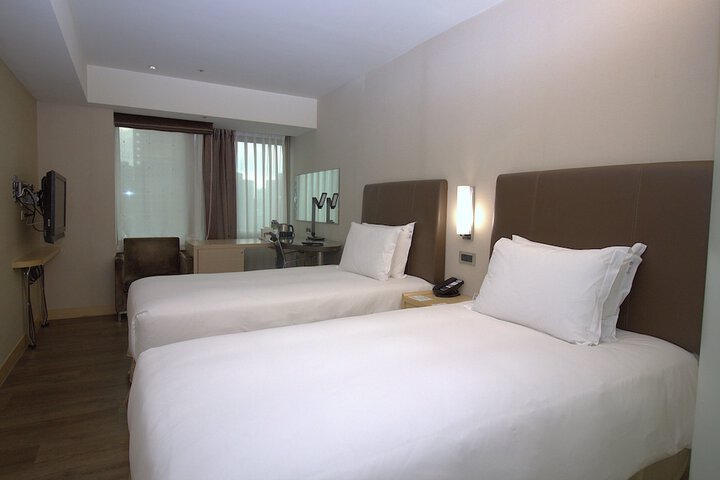 Room 7 of 42