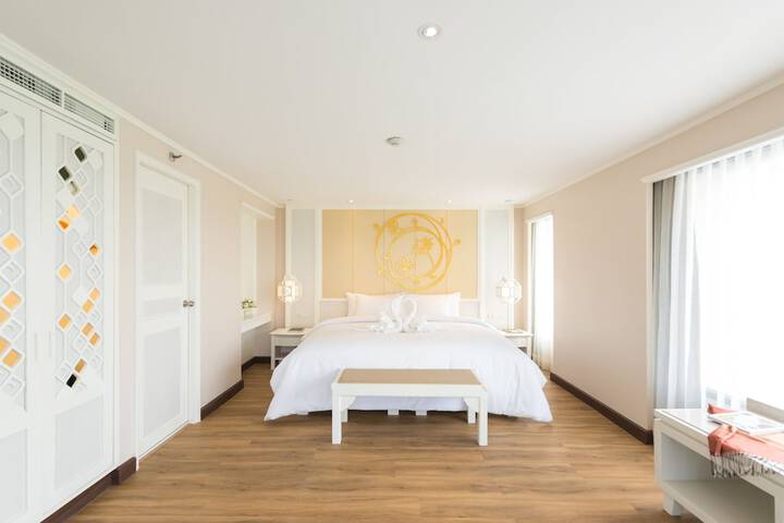Room 18 of 182