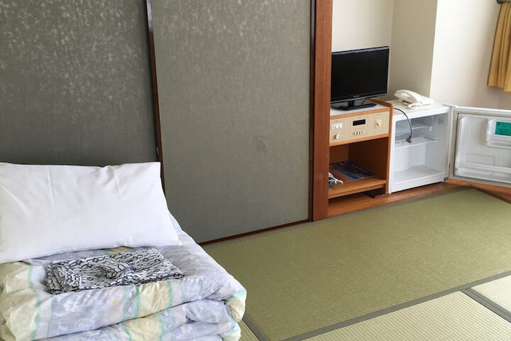 Room 11 of 38