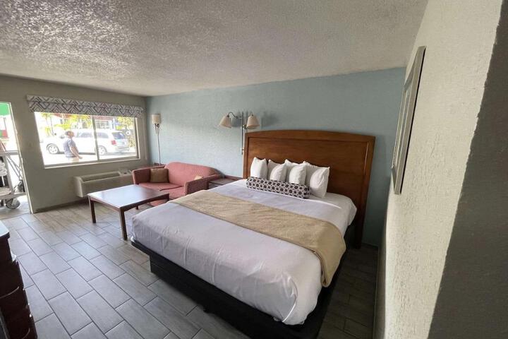 1 King Bed (2 of 3)