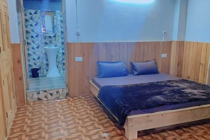 Room 8 of 37