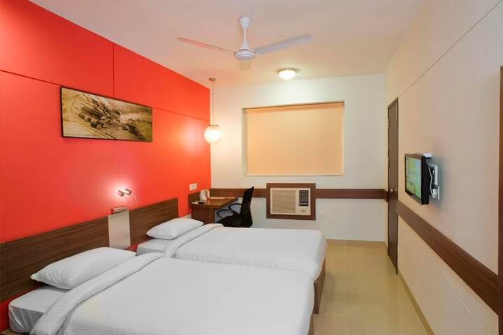 Room 4 of 37