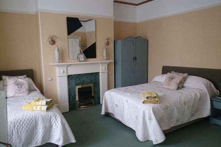 Room 8 of 17