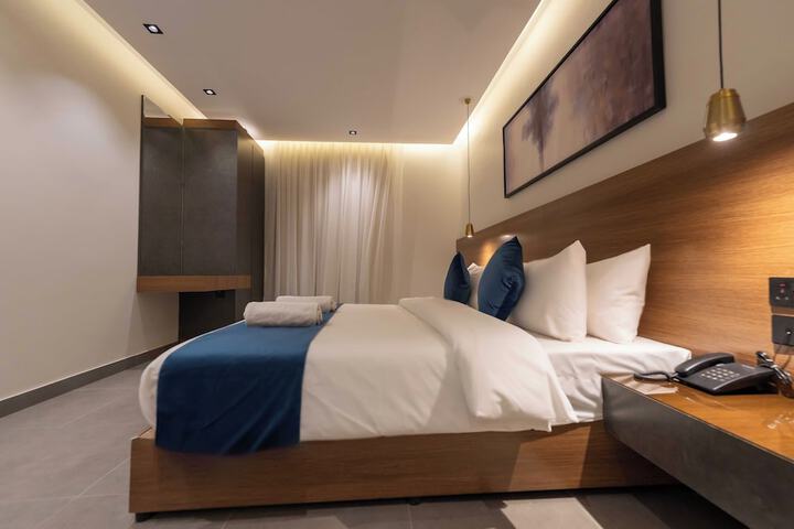 Room 5 of 40