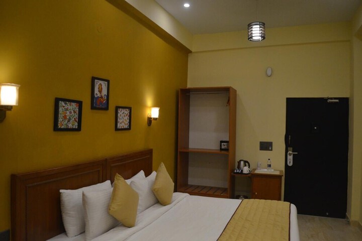 Room 11 of 40