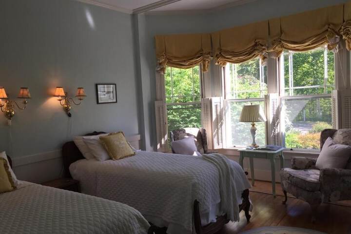 Room 4 of 49