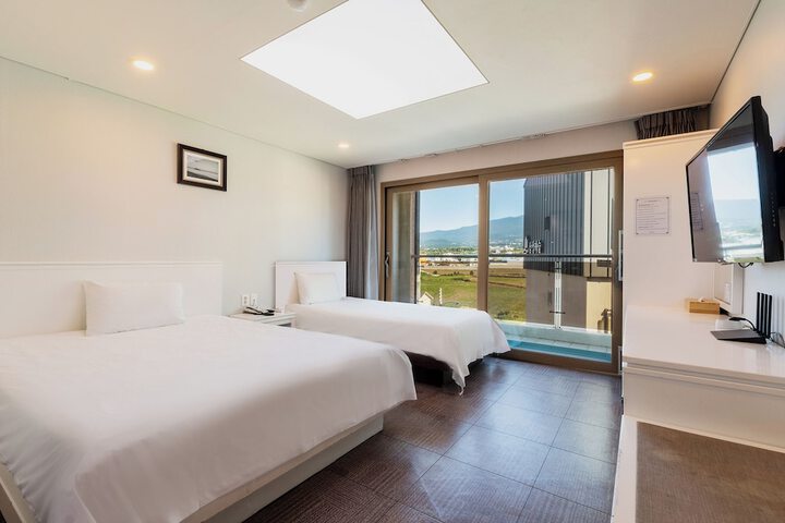 Room 5 of 14