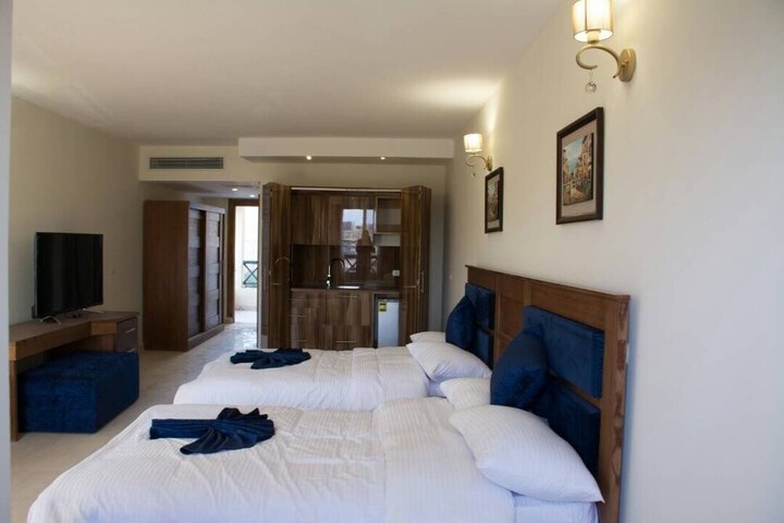 Room 15 of 36
