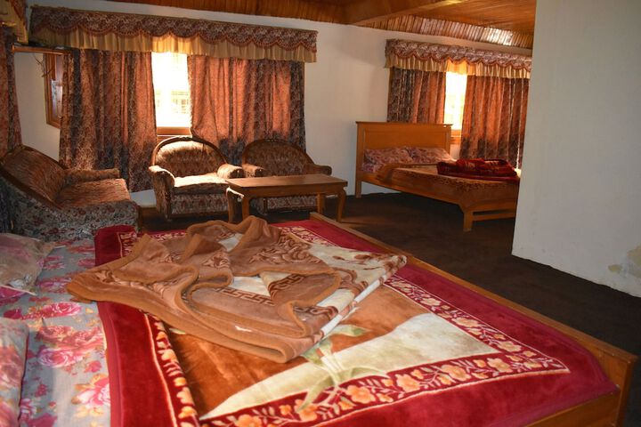 Room 2 of 9