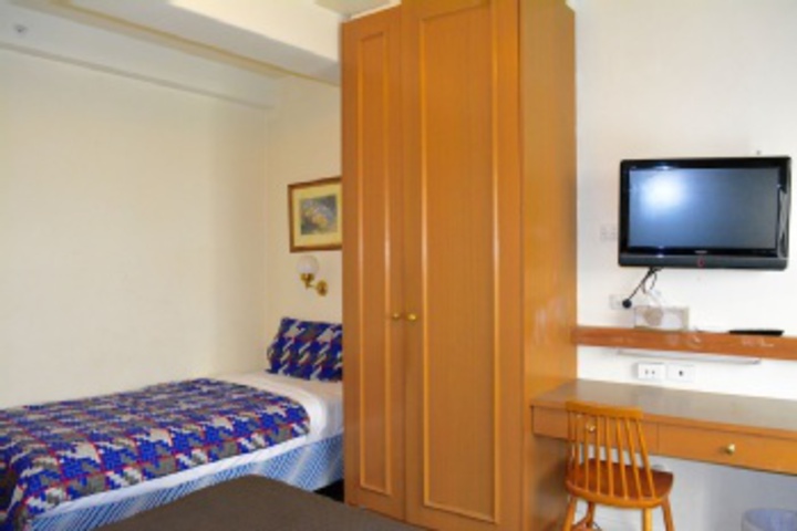 Room 70 of 768