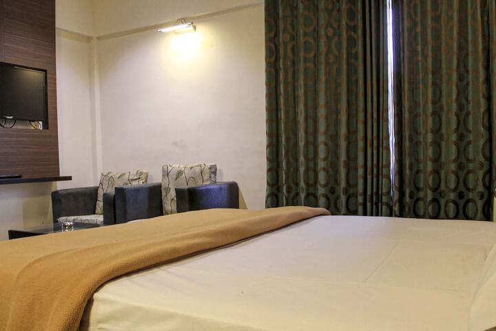 Room 5 of 32