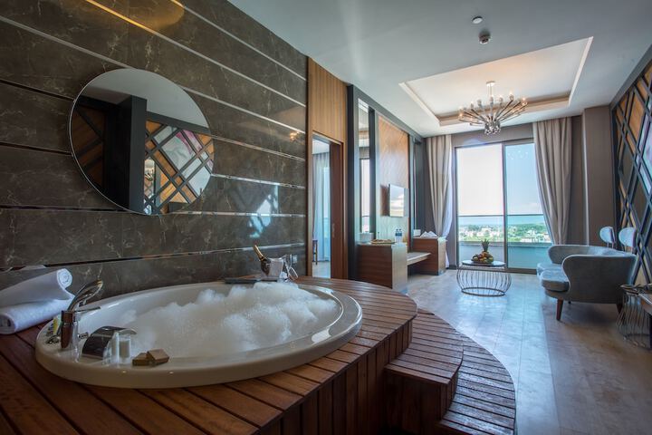 Hot Tub 26 of 107