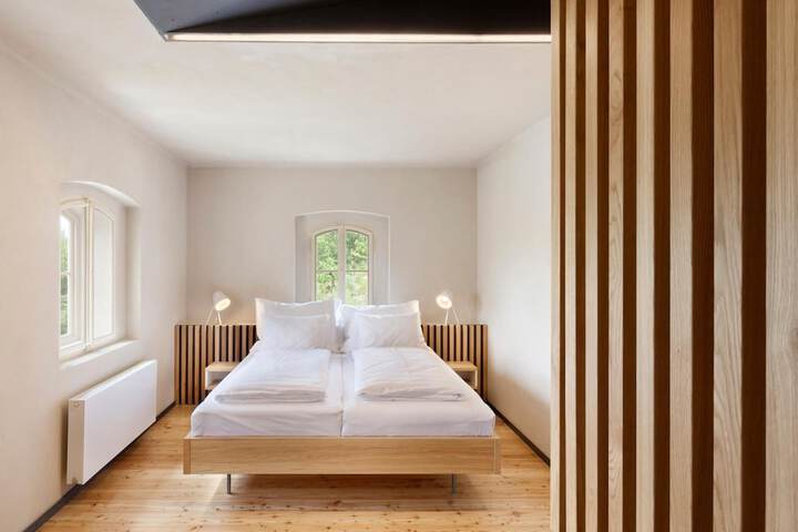 Room 16 of 38