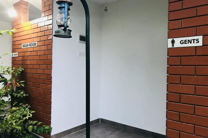 Room 7 of 9