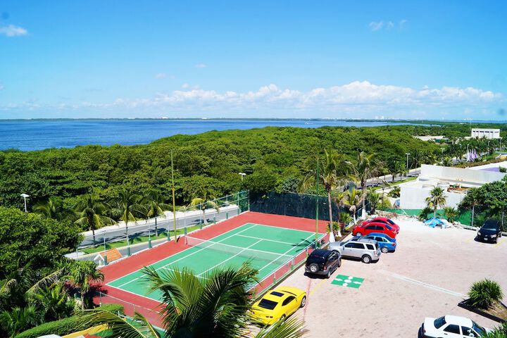 Tennis court