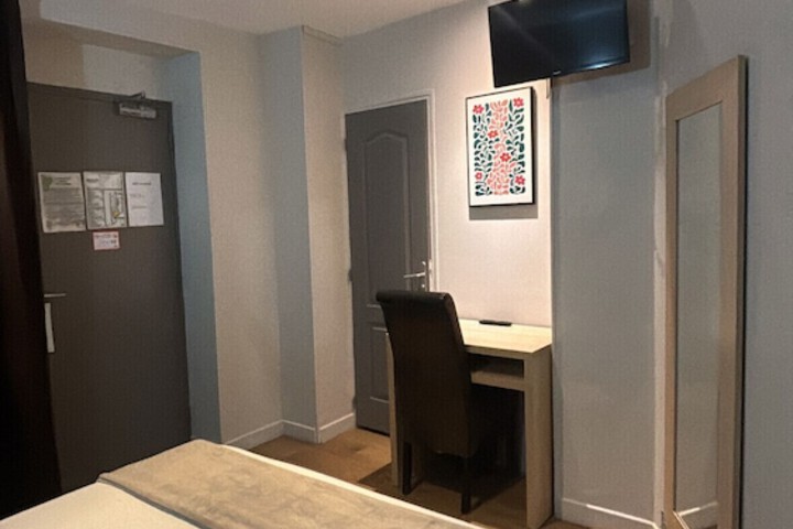 Room 14 of 37