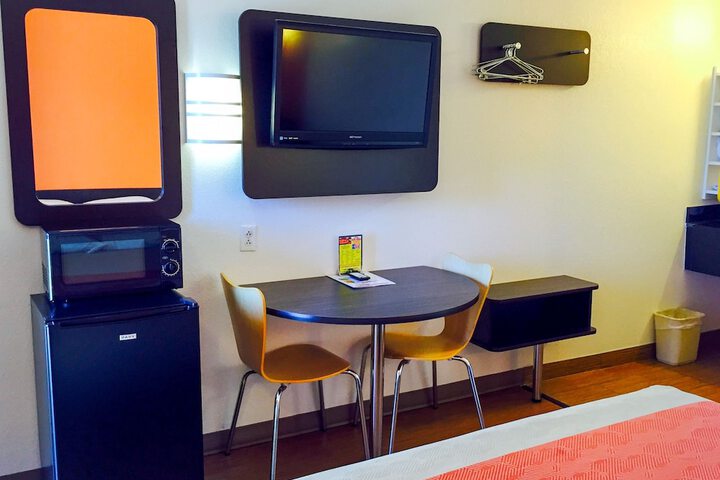 Room 21 of 37