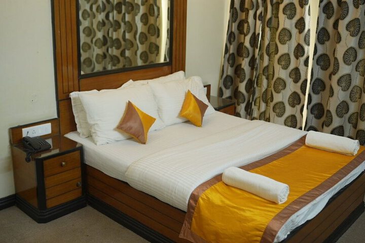 Room 16 of 36