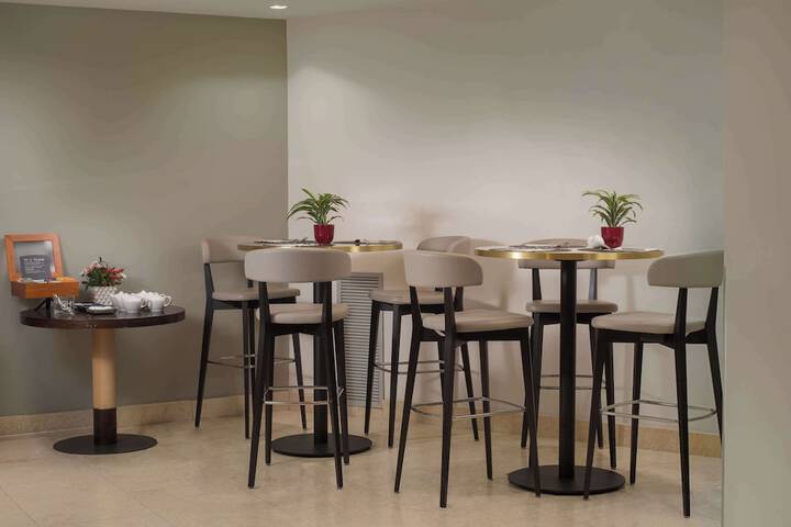 Breakfast/Coffee Service 30 of 52