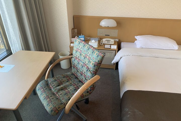Room 9 of 104
