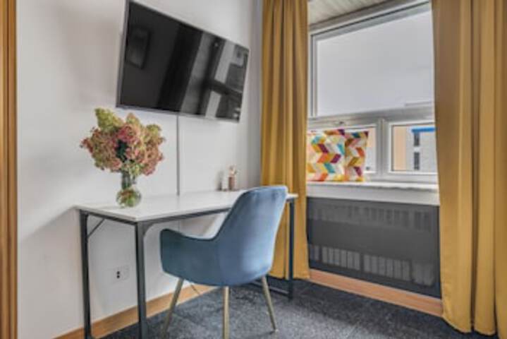 Room 25 of 147