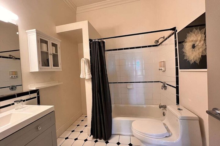 Room 169 of 181