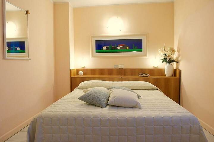 Room 4 of 39