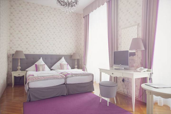 Room 18 of 48