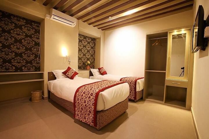 Room 16 of 37