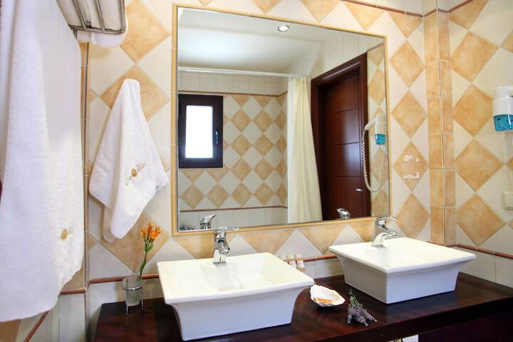 Room 14 of 23