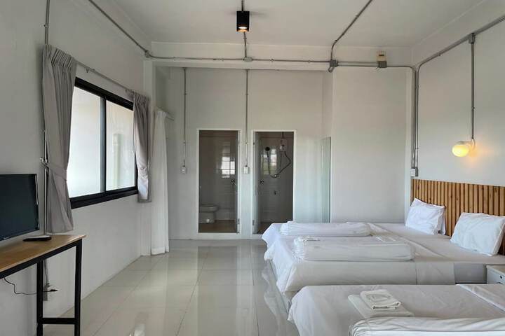 Room 20 of 77