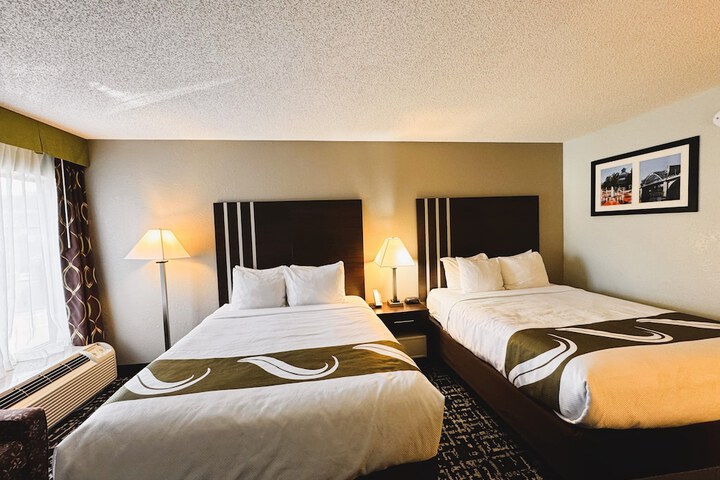 2 Queen Beds (3 of 21)
