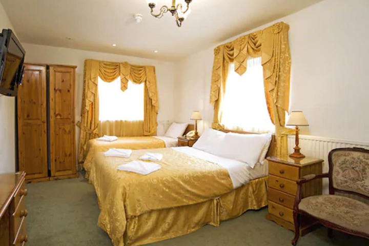 Room 28 of 45