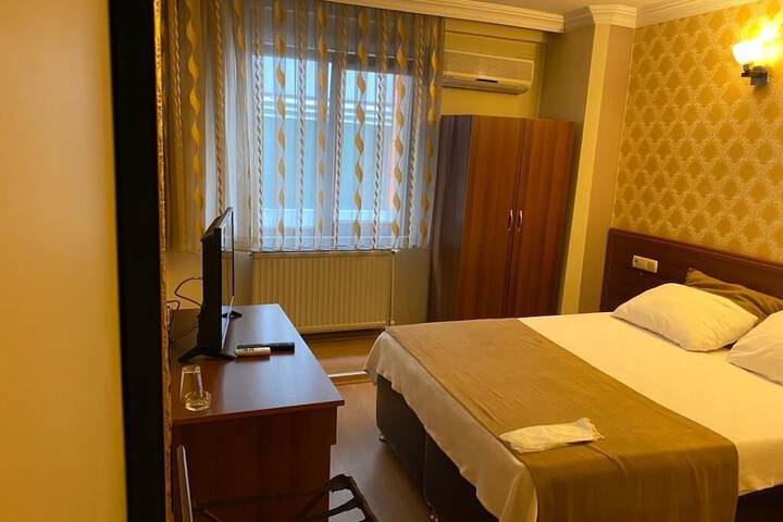 Room 9 of 39